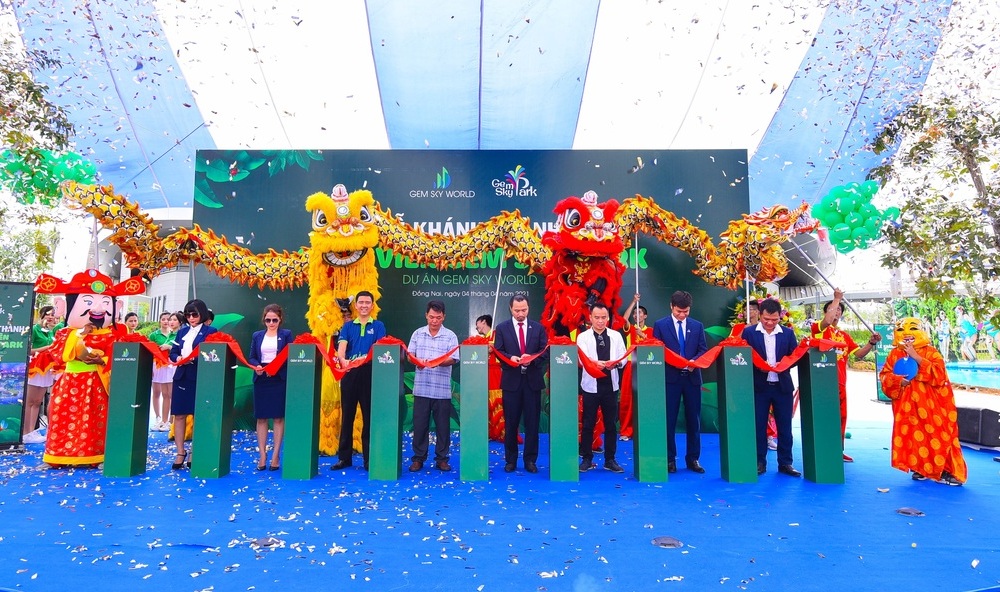 Người Đồng Nai nô nức trải nghiệm tại công viên giải trí lớn nhất Long Thành